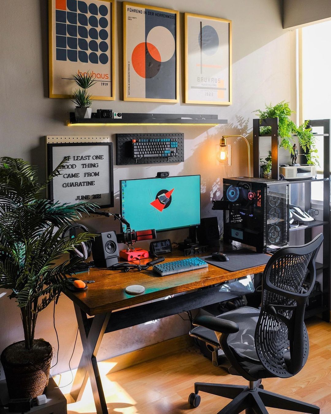 Elevate Your Office Vibe - Creative Desk Layouts for Enhanced Productivity