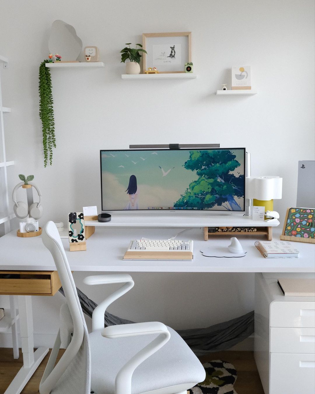 Vintage Charm for Cozy Corners - Small Desk Ideas with a Nostalgic Twist