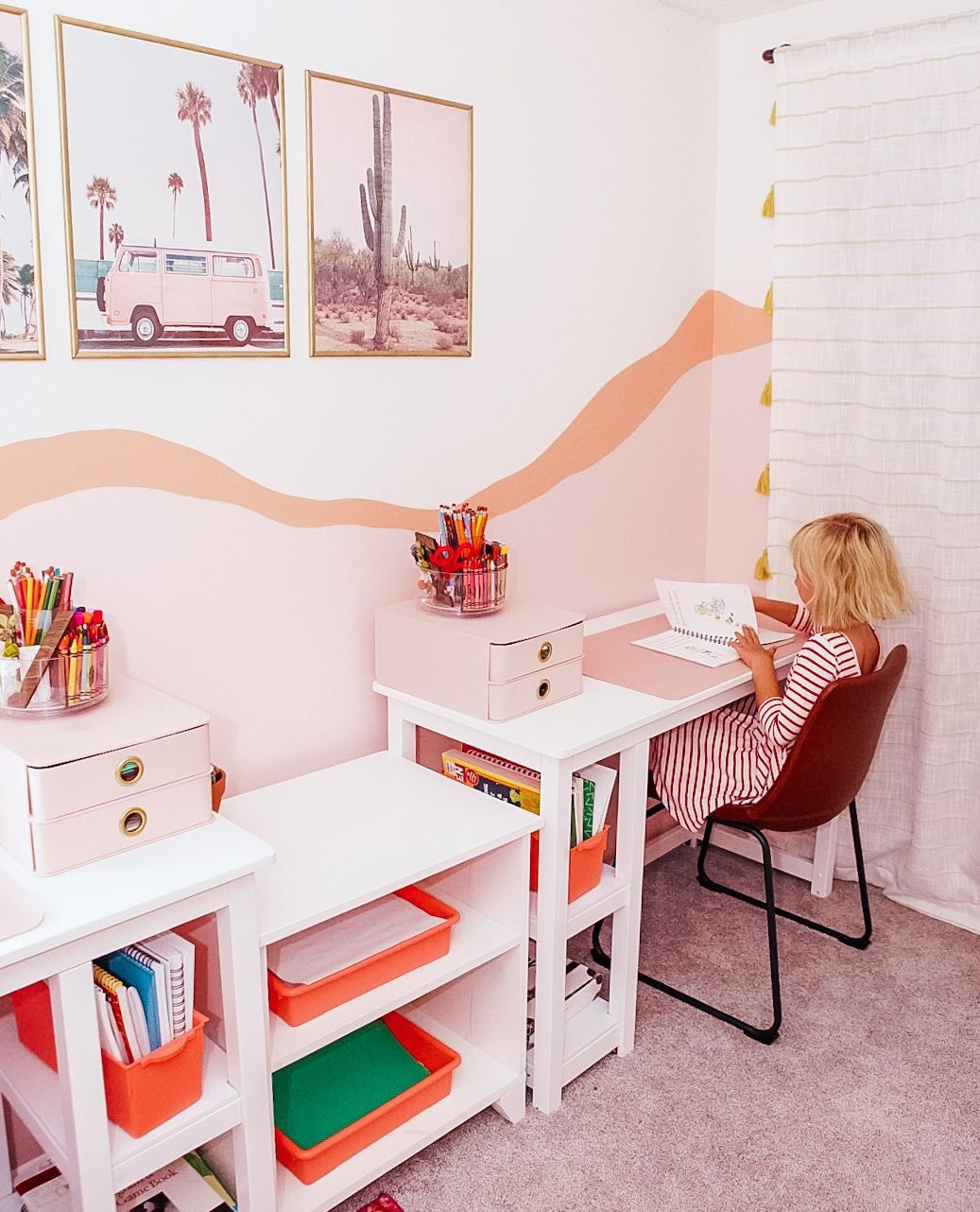 Creative Spaces for Little Thinkers - Fun and Functional Desk Design for Kids' Rooms