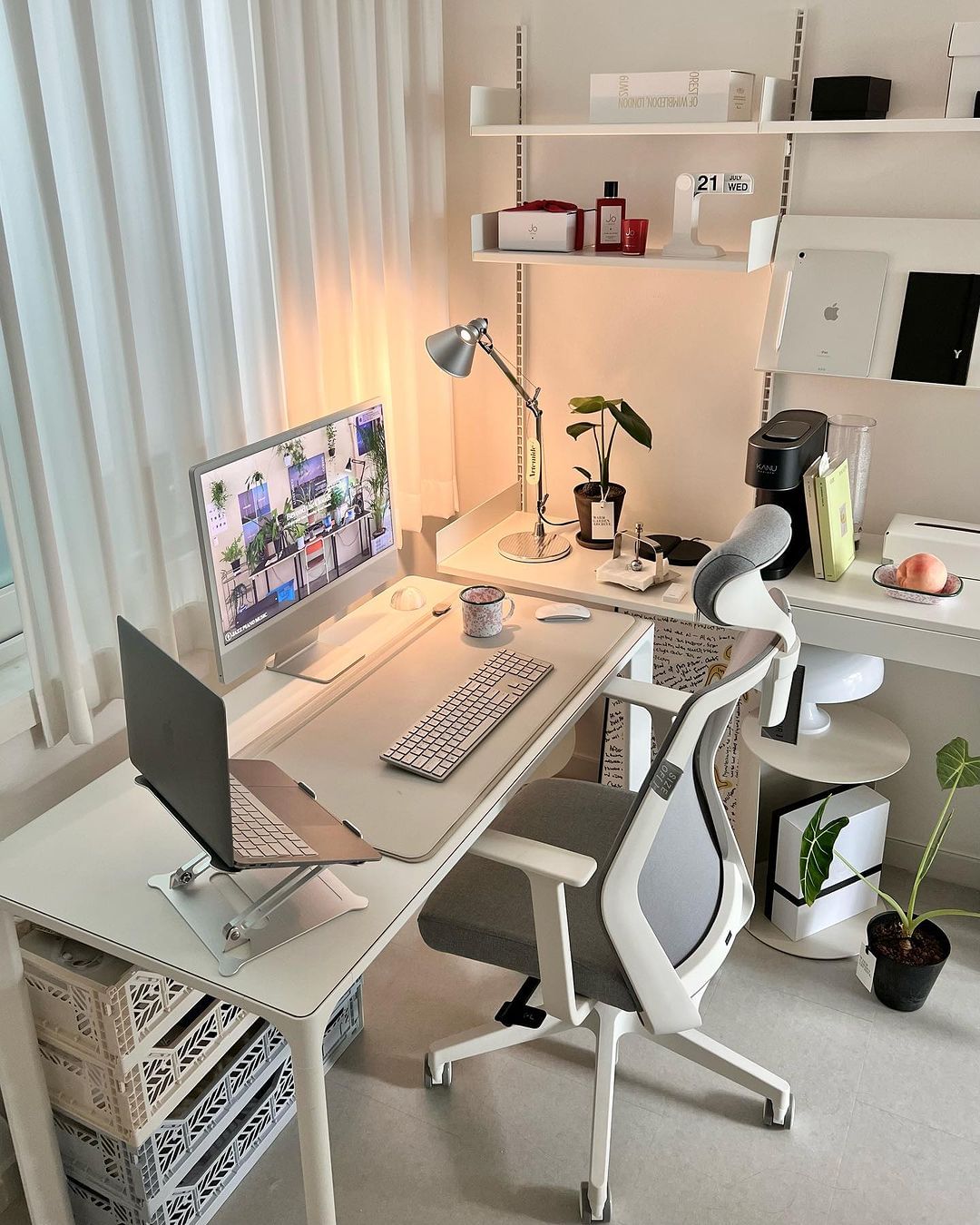 Streamline Your Workspace - Fresh Ideas for a Minimalist Desk Makeover